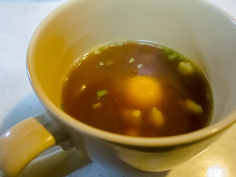 話題の「カップヌードル茶わん蒸し」をつくる、スープは 2/3 程度 ? (2)